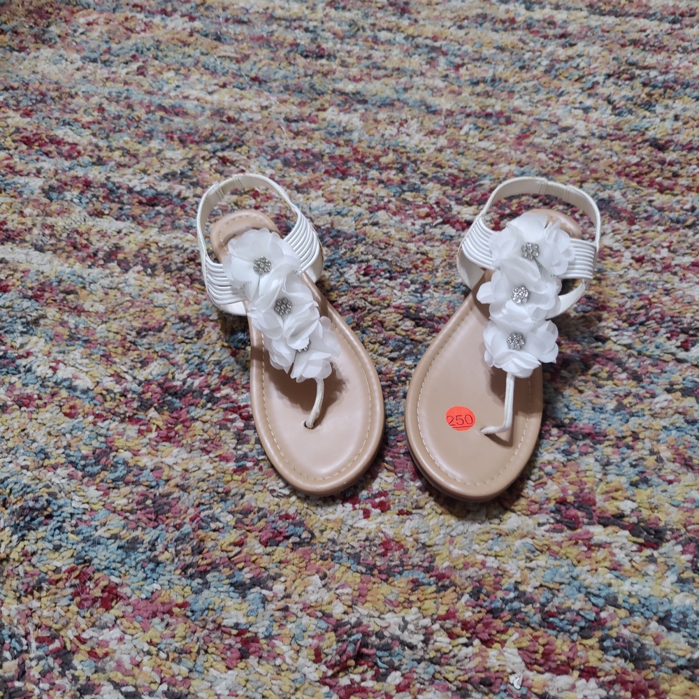 NWOT INC International Concepts White Sandals no box - Picture 2 of 7